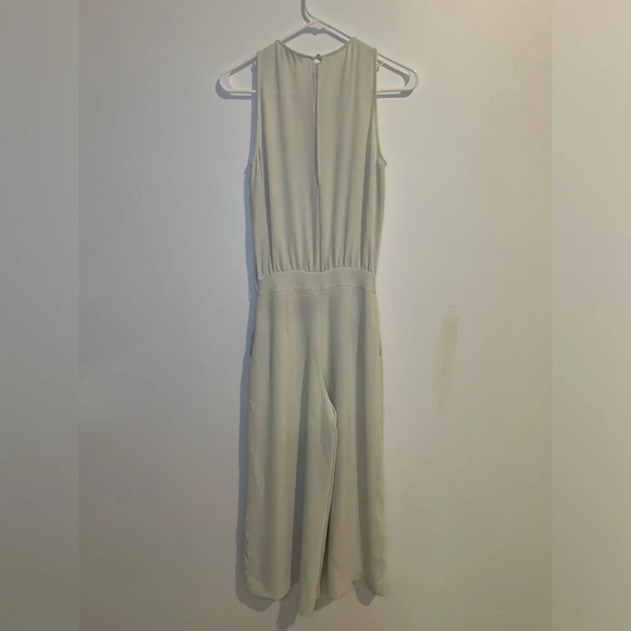 Aritzia Babaton Belmondo Jumpsuit Silvertip Sleeveless crew neck ivory size 00 - Picture 4 of 12